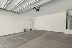 18207 W Daley Ln, Surprise, AZ 85387 - Photo 34