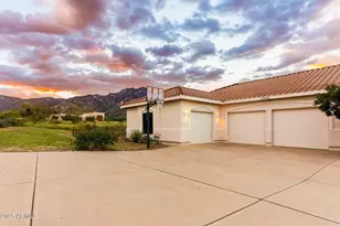 9566 S Swiss Ct, Hereford, AZ 85615 - Photo 6