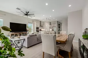 2235 E Saguaro Park Ln, Phoenix, AZ 85024 - Photo 16