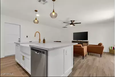 2452 E Manhatton Drive, Tempe, AZ 85282 - Photo 2