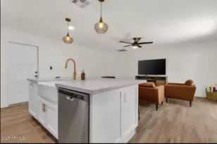 2452 E Manhatton Dr, Tempe, AZ 85282 - Photo 2