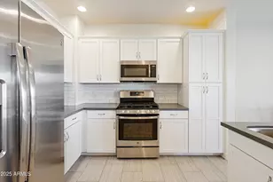 2425 W Bronco Butte Trl, Phoenix, AZ 85085 - Photo 2