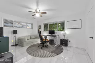 3938 E Cheery Lynn Rd, Phoenix, AZ 85018 - Photo 12