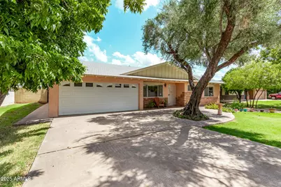 261 N Hunt Drive E, Mesa, AZ 85203 - Photo 2