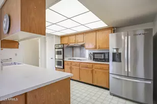 10415 W Camelot Cir, Sun City, AZ 85351 - Photo 18