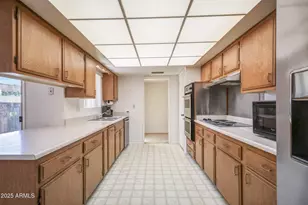 10415 W Camelot Cir, Sun City, AZ 85351 - Photo 16