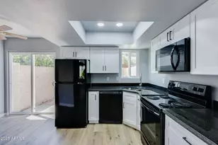 3048 E Beck Ln, Phoenix, AZ 85032 - Photo 12