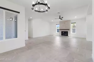 9205 E Laurel Ln, Scottsdale, AZ 85260 - Photo 14