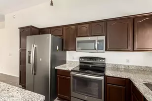 8810 W Loma Ln, Peoria, AZ 85345 - Photo 10