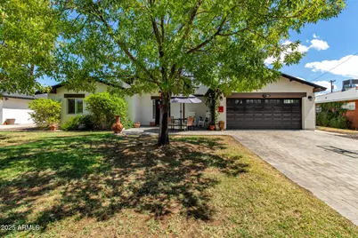 3439 N 45th Place, Phoenix, AZ 85018 - Photo 1