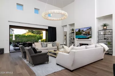 10 W Frier Drive, Phoenix, AZ 85021 - Photo 1