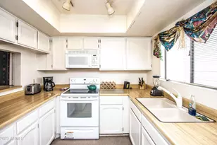 7631 E Sandalwood Dr, Scottsdale, AZ 85250 - Photo 8