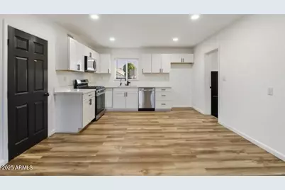 427 E Crescent Avenue, Mesa, AZ 85204 - Photo 8