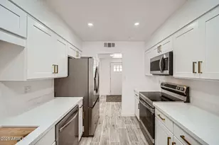 12021 N Riviera Ct, Sun City, AZ 85351 - Photo 10