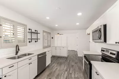 9022 N 18th Drive, Phoenix, AZ 85021 - Photo 14