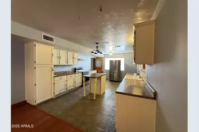 565 Raymond Drive, Sierra Vista, AZ 85635 - Photo 4