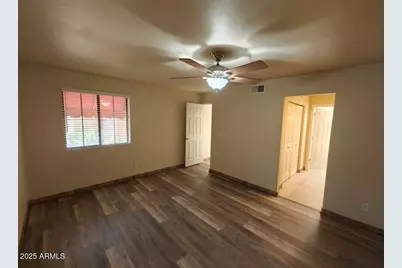 8428 E Malcomb Drive, Scottsdale, AZ 85250 - Photo 12