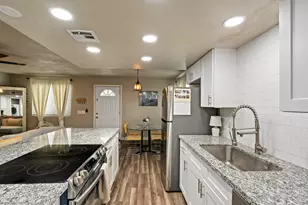 1251 N 47th Pl, Phoenix, AZ 85008 - Photo 4