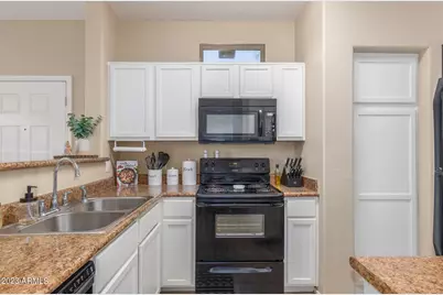 457 N 169th Avenue #10, Goodyear, AZ 85338 - Photo 8