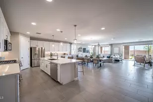 11881 N 169th Ave, Surprise, AZ 85388 - Photo 8