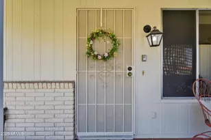 9821 W Pleasant Valley Rd, Sun City, AZ 85351 - Photo 10