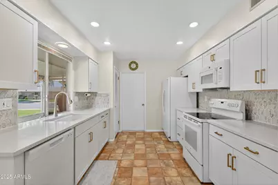 9821 W Pleasant Valley Road, Sun City, AZ 85351 - Photo 14