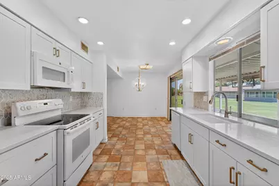 9821 W Pleasant Valley Road, Sun City, AZ 85351 - Photo 18