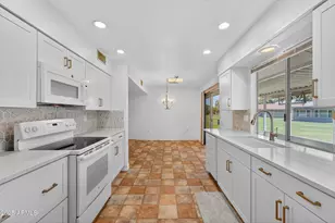 9821 W Pleasant Valley Rd, Sun City, AZ 85351 - Photo 18