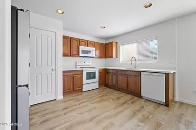 11009 W Mariposa Drive, Phoenix, AZ 85037 - Photo 8