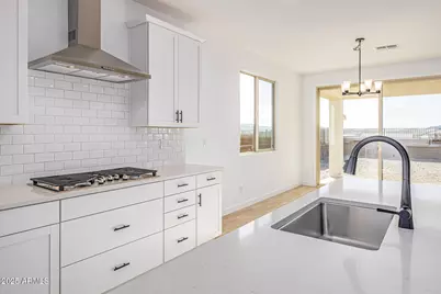 16931 W Desert Lane, Goodyear, AZ 85338 - Photo 6