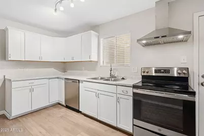 913 W Highland Avenue, Phoenix, AZ 85013 - Photo 8