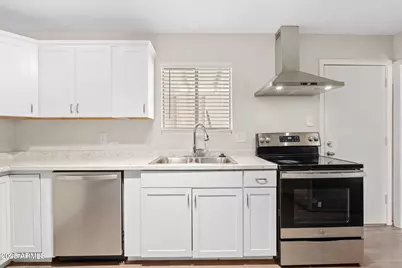 913 W Highland Avenue, Phoenix, AZ 85013 - Photo 10