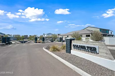 2340 E Marguerite Avenue, Phoenix, AZ 85040 - Photo 1