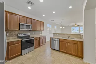 42468 W Palmyra Ct, Maricopa, AZ 85138 - Photo 6