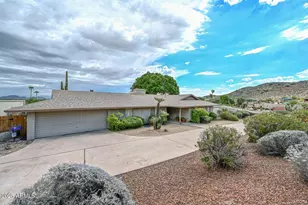 13013 N Surrey Cir, Phoenix, AZ 85029 - Photo 2