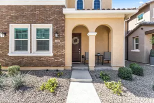 654 S Beebe St, Gilbert, AZ 85296 - Photo 4