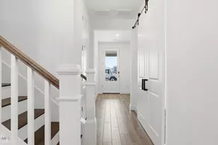 1070 E Yellowstone Pl, Chandler, AZ 85249 - Photo 10