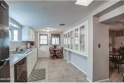 5543 W Gardenia Avenue, Glendale, AZ 85301 - Photo 2