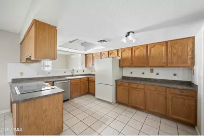 8435 N 104th Drive, Peoria, AZ 85345 - Photo 10