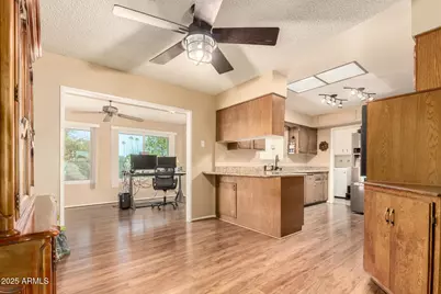 10215 W Kingswood Circle, Sun City, AZ 85351 - Photo 12