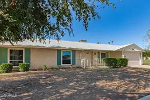 10215 W Kingswood Cir, Sun City, AZ 85351 - Photo 4