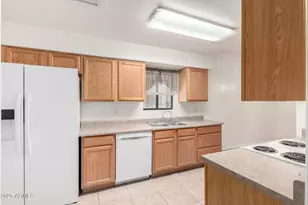 761 E Pepper Dr, Casa Grande, AZ 85122 - Photo 10