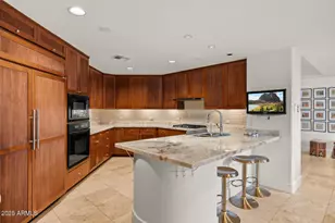 2402 E Esplanade Ln, Phoenix, AZ 85016 - Photo 2