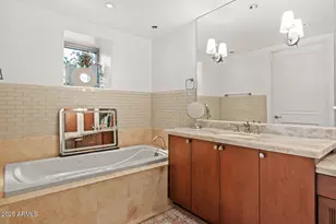 2402 E Esplanade Ln, Phoenix, AZ 85016 - Photo 30