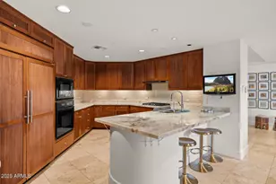 2402 E Esplanade Ln, Phoenix, AZ 85016 - Photo 2