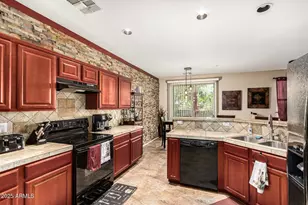 2868 E Dunbar Dr, Phoenix, AZ 85042 - Photo 10