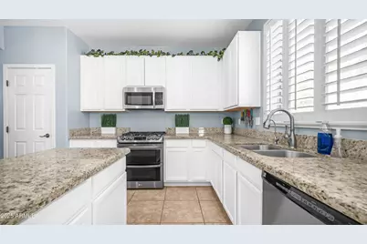 15654 W Yucatan Drive, Surprise, AZ 85379 - Photo 8