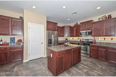 17037 W Bradford Way, Surprise, AZ 85374 - Photo 10