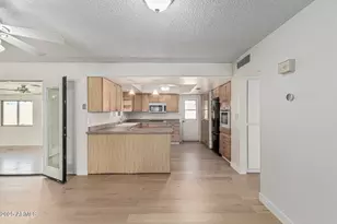 4134 W Linger Ln, Phoenix, AZ 85051 - Photo 8