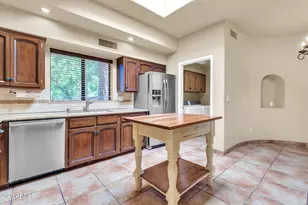 8100 E Camelback Rd, Scottsdale, AZ 85251 - Photo 16